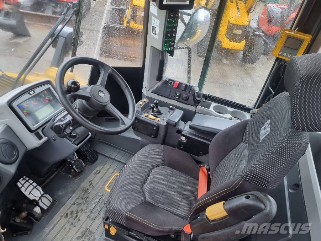 CAT 966M Incarcator pe pneuri