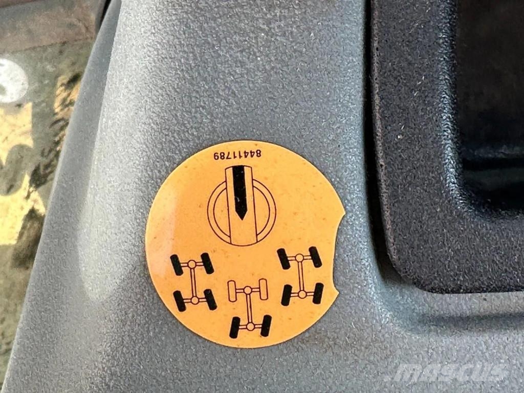 New Holland LB115B , CE, 240 MM MULTI PURPOSE LOADER BUCKET, 8 لوادر ذات جرافات عكسية