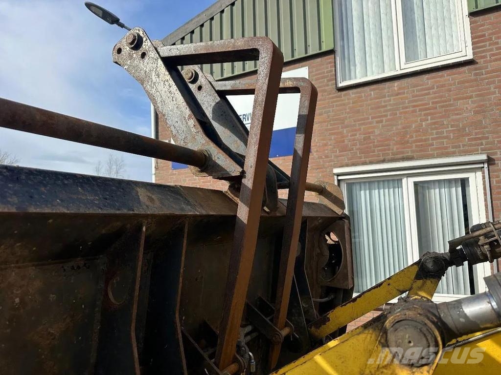 New Holland LB115B , CE, 240 MM MULTI PURPOSE LOADER BUCKET, 8 لوادر ذات جرافات عكسية