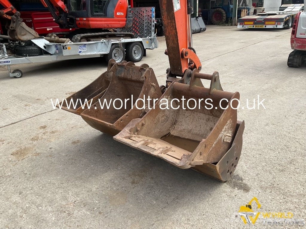 Hitachi Zaxis 55 U حفارات وسط 7 طن - 12 طن