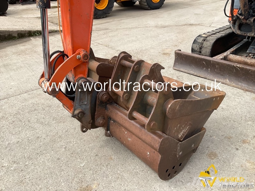 Hitachi Zaxis 55 U حفارات وسط 7 طن - 12 طن