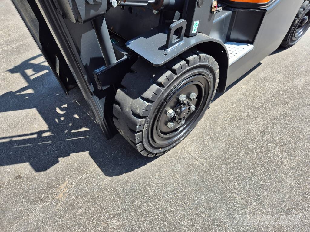 Doosan D 30 G شاحنات الديزل