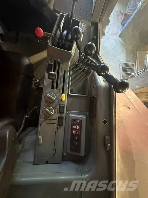 CASE MAGNUM 7240 Traktori