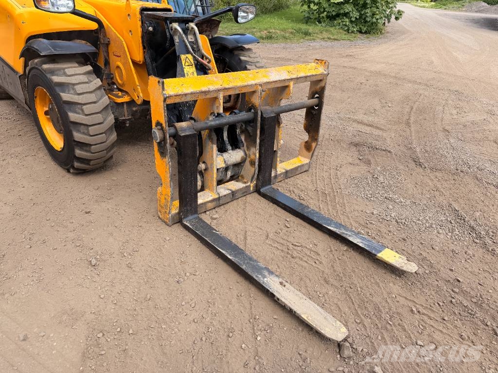 JCB 525-60T5 6 Meter Telehandler 텔러 핸들러