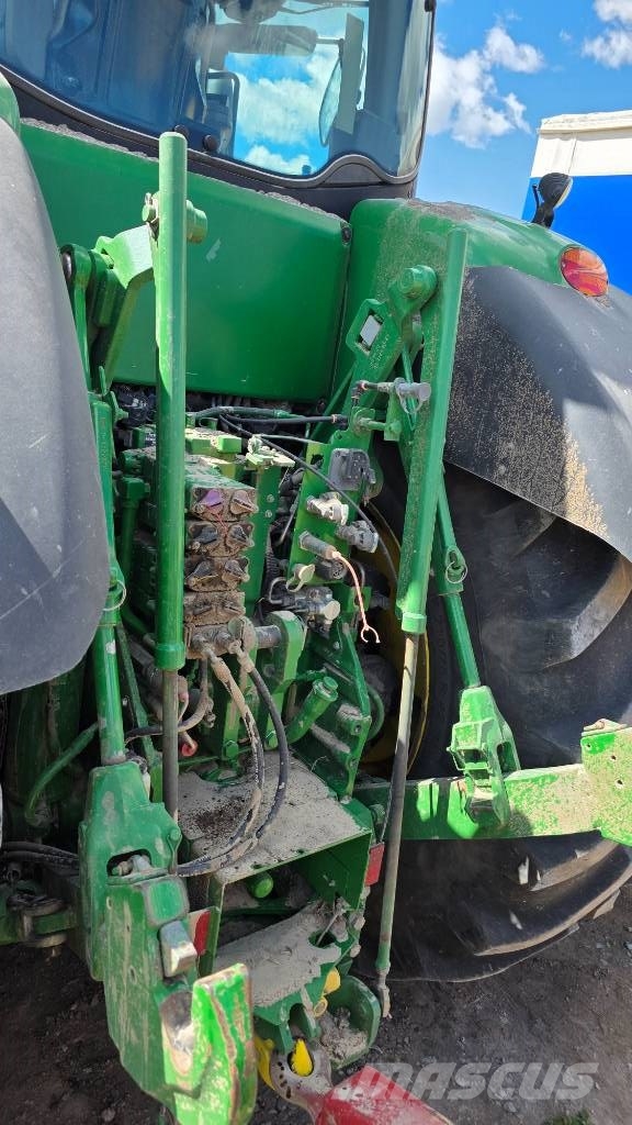 John Deere 8320 R Traktorid