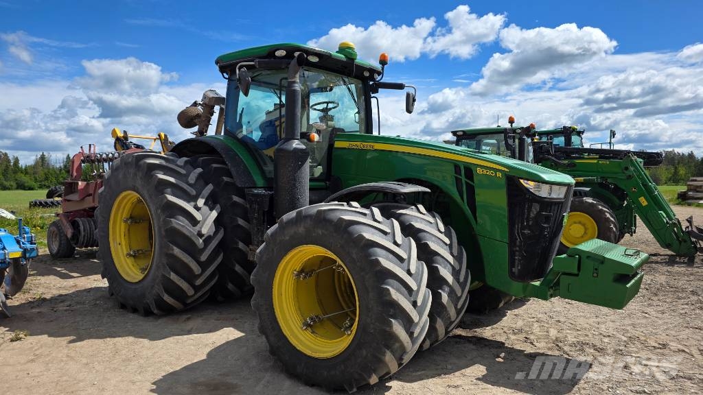 John Deere 8320 R Traktorid