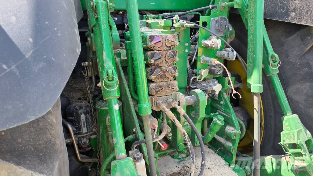 John Deere 8320 R Traktorid