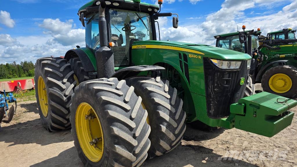 John Deere 8320 R Traktorid
