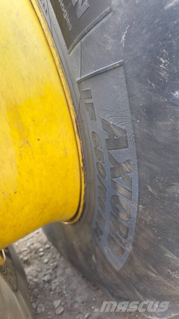 John Deere 8320 R Traktorid