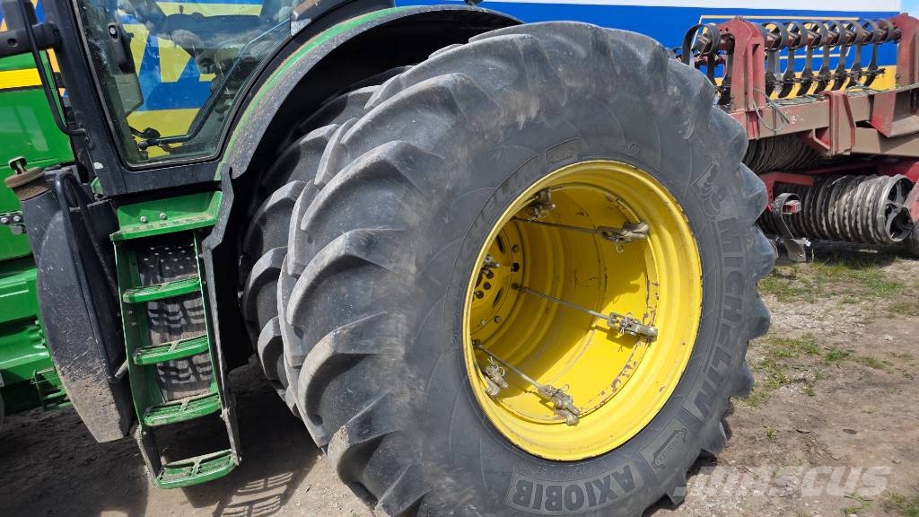 John Deere 8320 R Traktorid