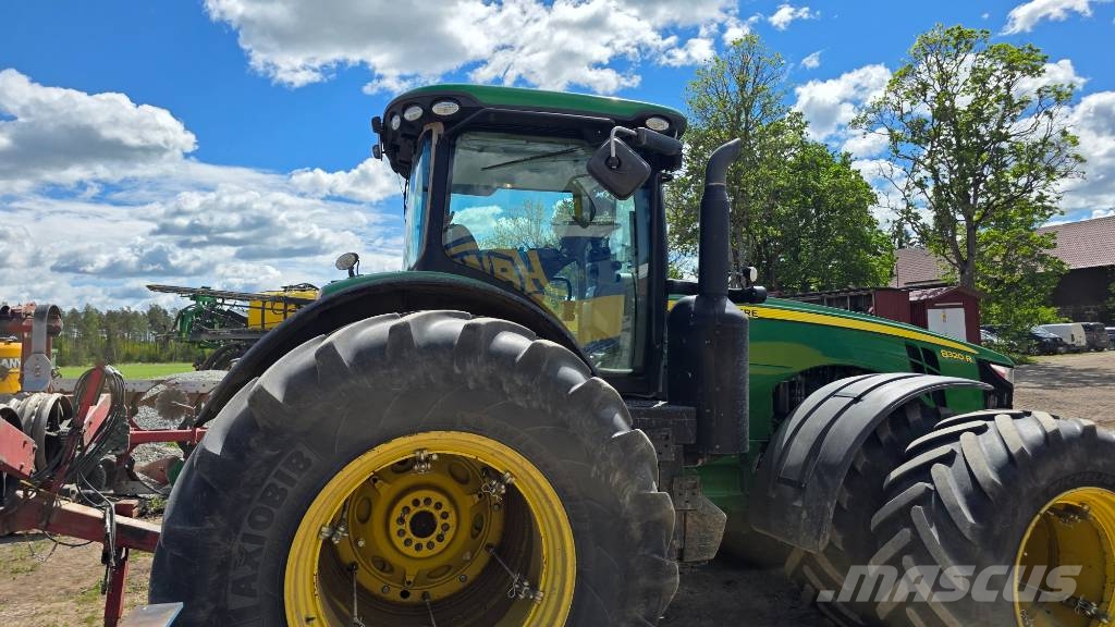 John Deere 8320 R Traktorid