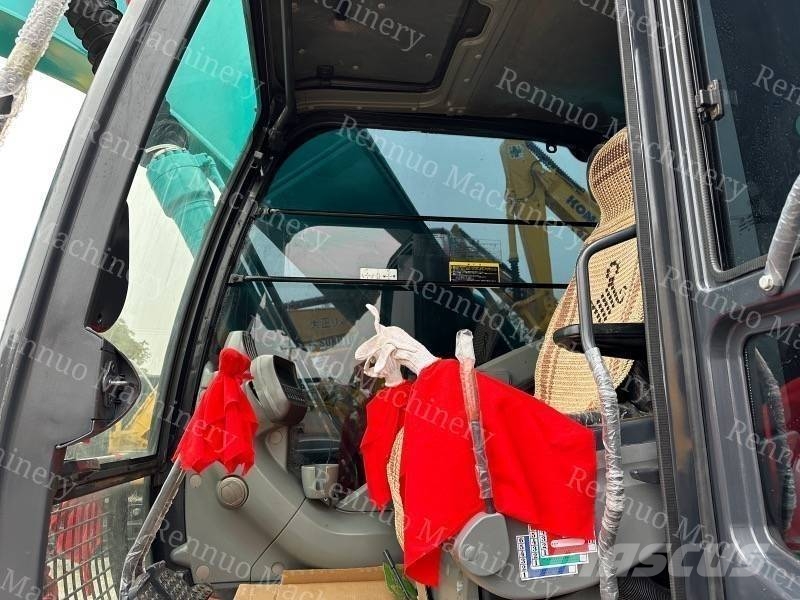 Hitachi ZX 200 Гусеничні екскаватори