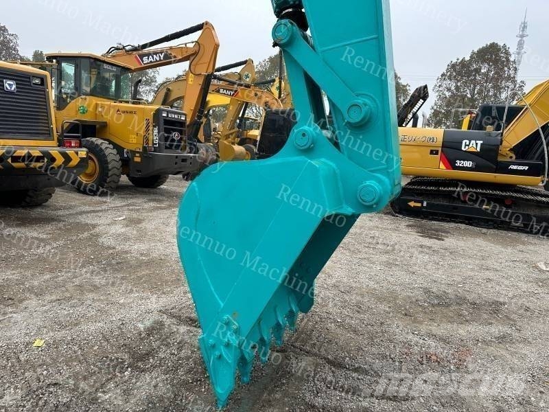 Hitachi ZX 200 Гусеничні екскаватори