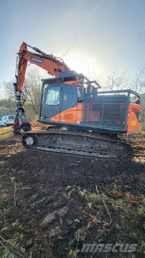 Doosan 235 LCR 木材分離器和切割機