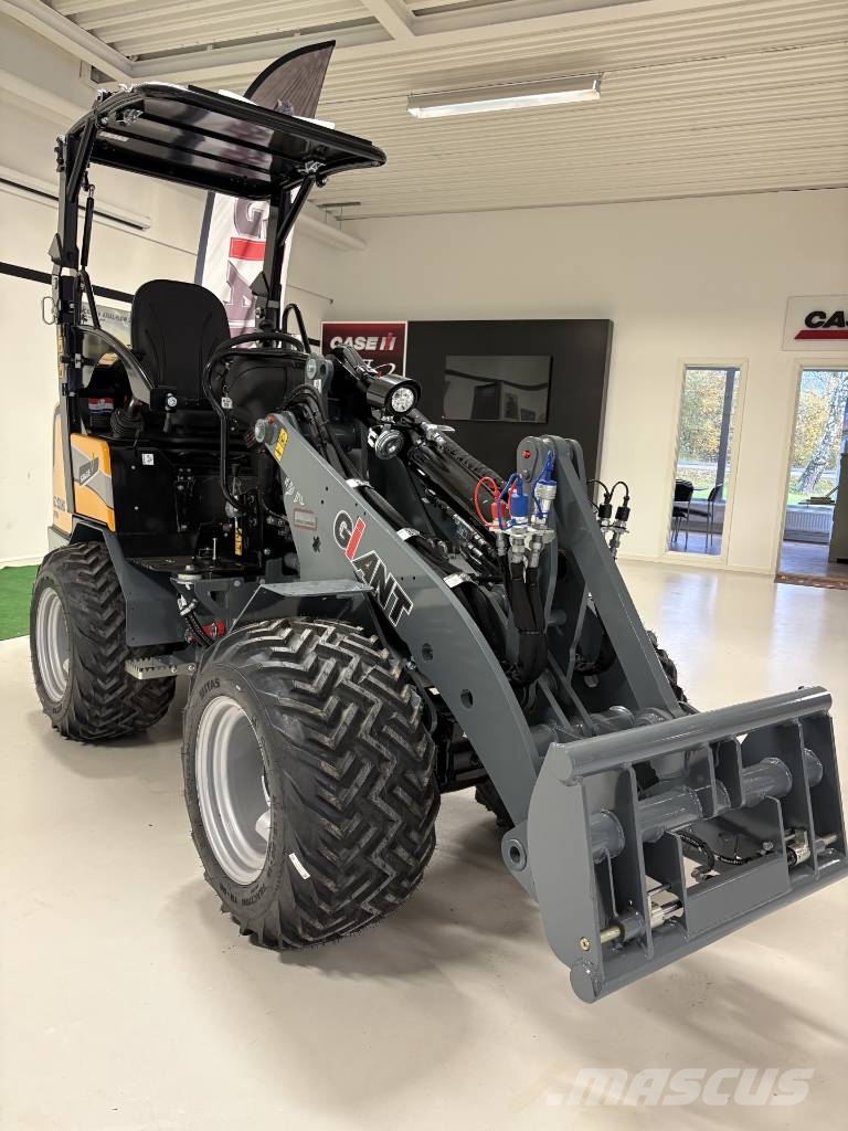GiANT HD2300 X-tra Višenamenski utovarivači