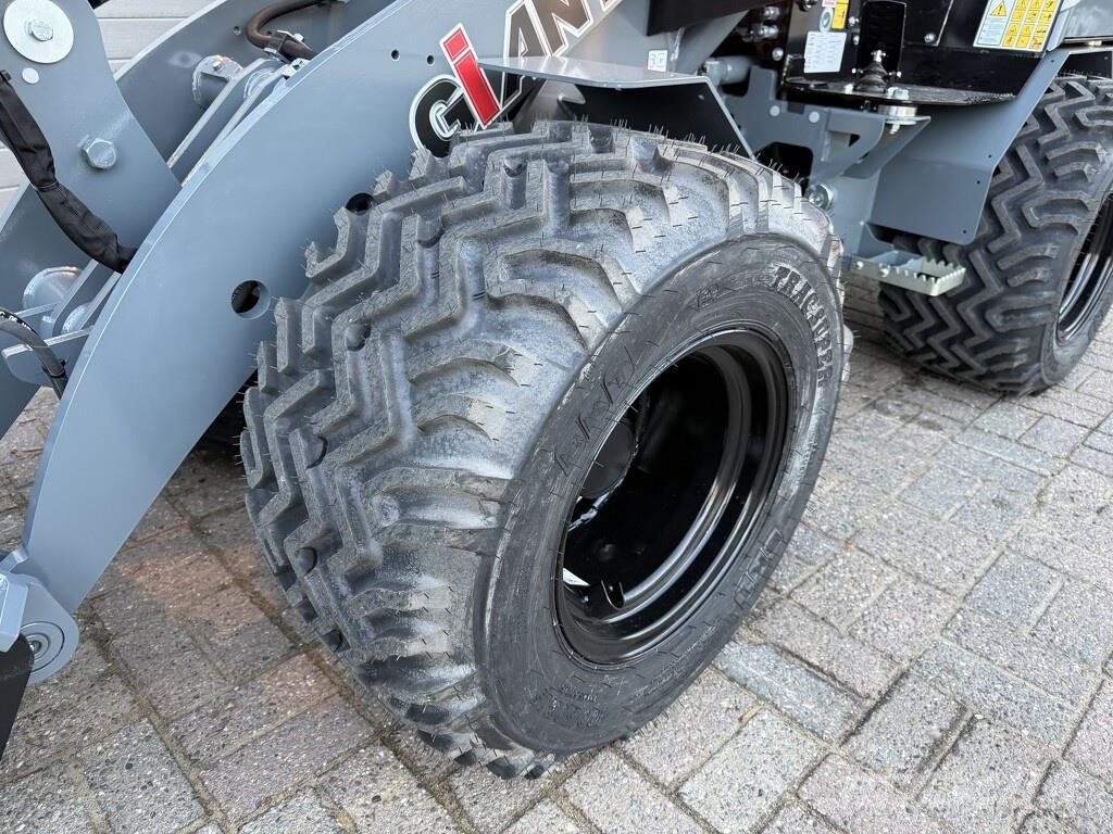 GiANT G2300 X-TRA HD minishovel NIEUW grijs 轮式装载机
