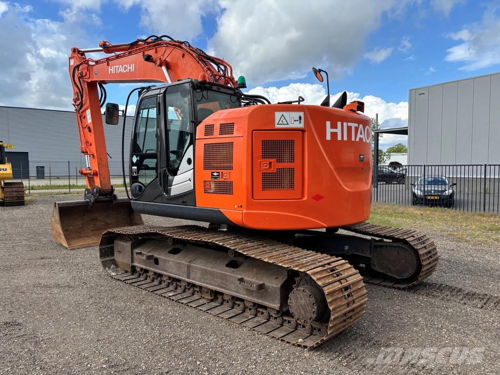 写真 Hitachi ZX225USLC-5B excavator, 2015 year, Fresh condition, 2015