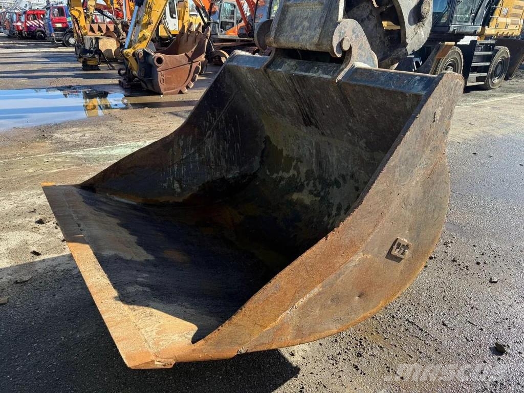 Hitachi ZAXIS ZX300LC-6 14059 HOURS, CE حفارات زحافة