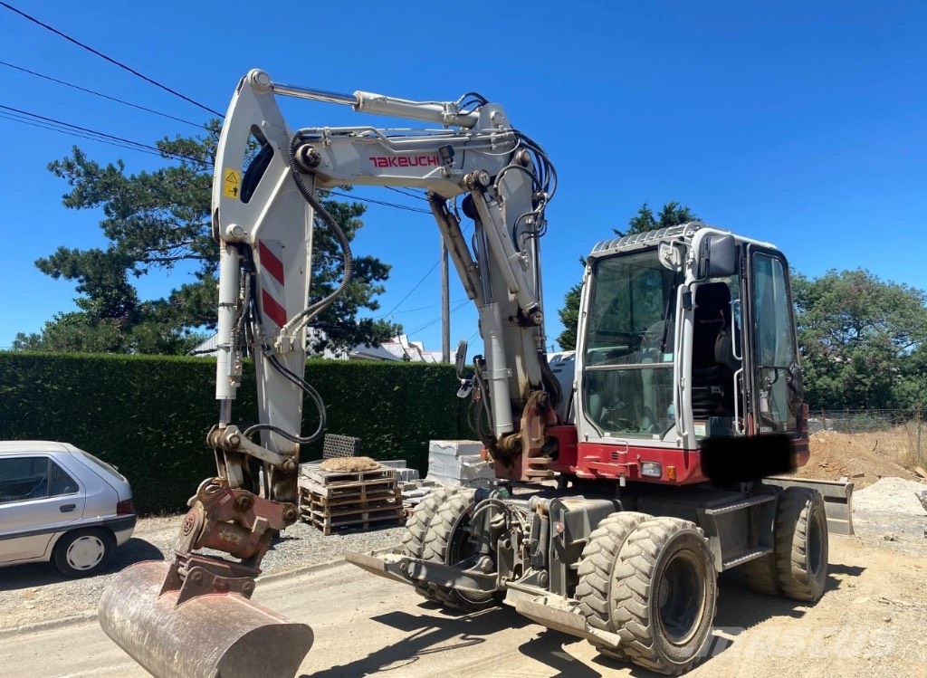 Takeuchi TB 295 W حفارات بعجل