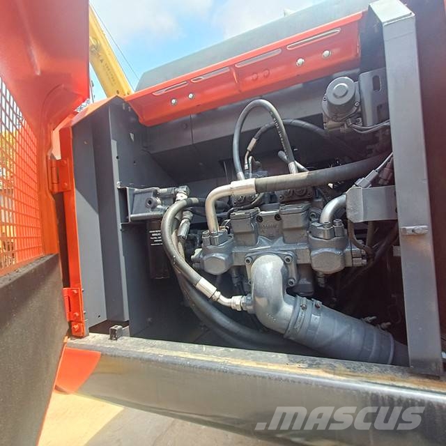 Hitachi ZX 210 대형 굴삭기 29톤 이상