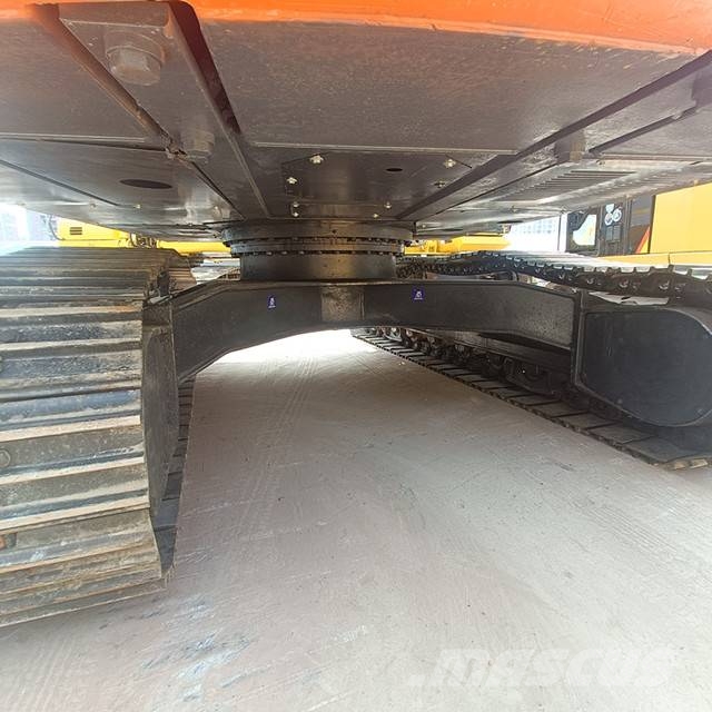 Hitachi ZX 210 대형 굴삭기 29톤 이상