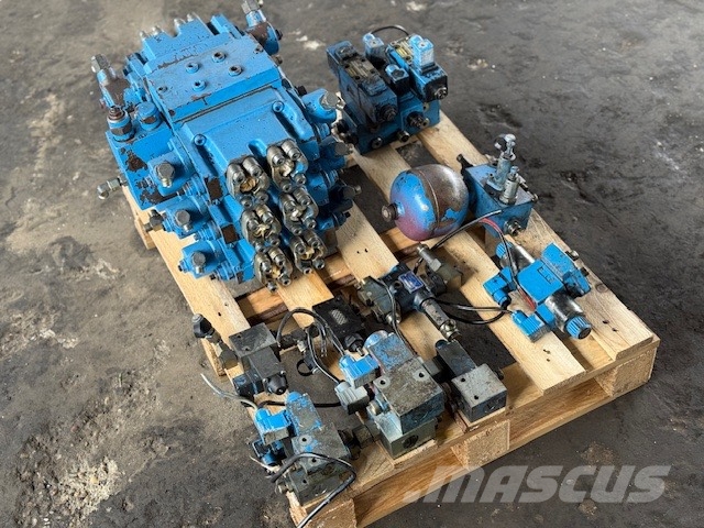 Fuchs MHL 330 USED VALVE BLOCK Hydraulika
