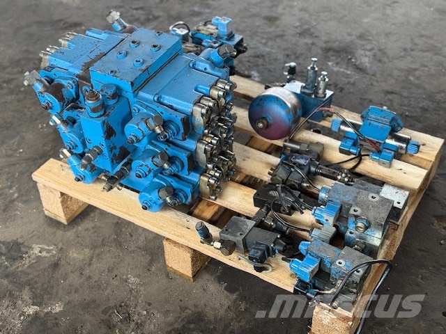Fuchs MHL 330 USED VALVE BLOCK Hydraulika