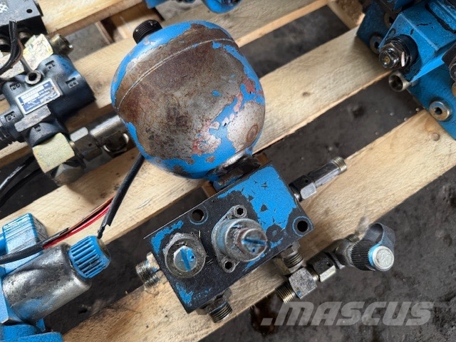 Fuchs MHL 330 USED VALVE BLOCK Hydraulika
