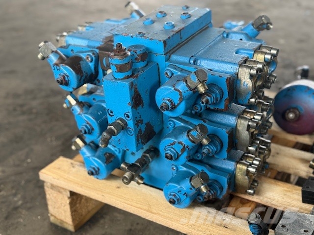 Fuchs MHL 330 USED VALVE BLOCK Hydraulika