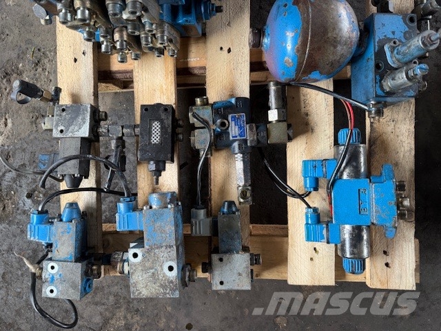 Fuchs MHL 330 USED VALVE BLOCK Hydraulika