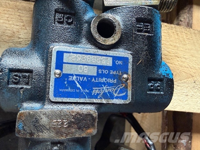 Fuchs MHL 330 USED VALVE BLOCK Hydraulika