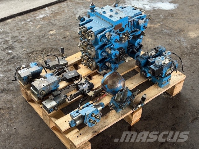 Fuchs MHL 330 USED VALVE BLOCK Hydraulika