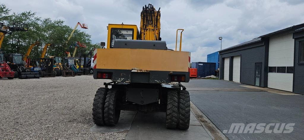 JCB JS 150 W حفارات وسط 7 طن - 12 طن