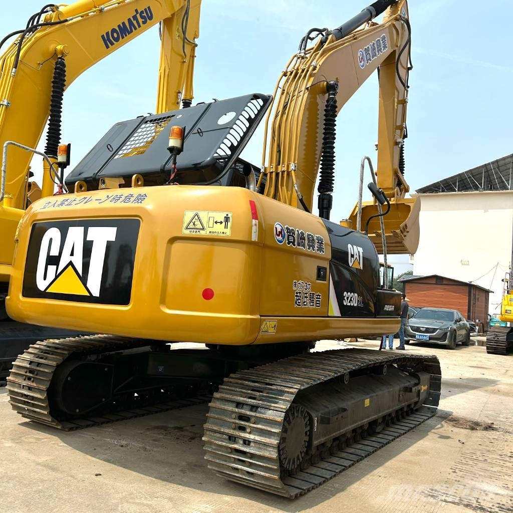 CAT 323 D2L Escavadeiras de esteiras