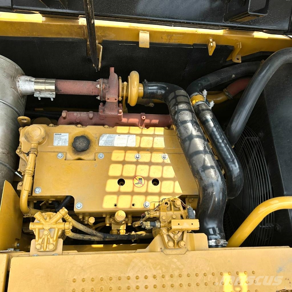 CAT 323 D2L Escavadeiras de esteiras