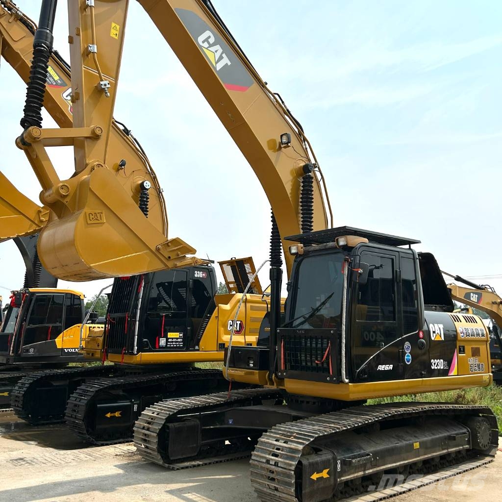 CAT 323 D2L Escavadeiras de esteiras
