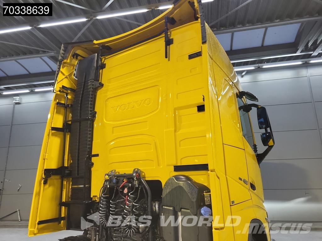Volvo FH 460 4X2 Globe Mega 2x Tanks I-ParkCool Navi ACC Tractor Units