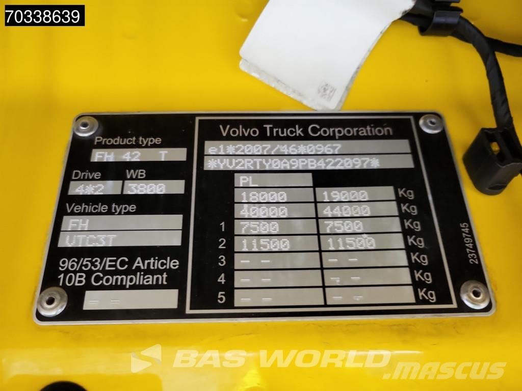 Volvo FH 460 4X2 Globe Mega 2x Tanks I-ParkCool Navi ACC Tractor Units