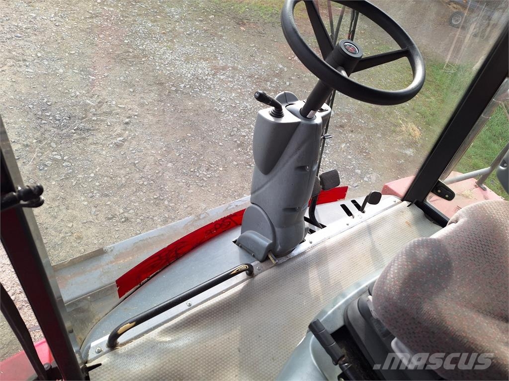 Massey Ferguson 7260 BETA + ŽACÍ LIŠTA + PRAVÝ ŘEPKOVÝ DĚLIČ Statyba - Kita