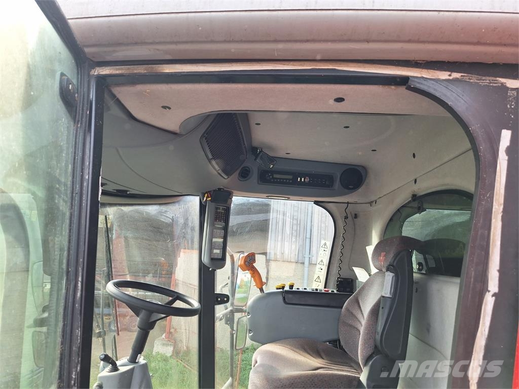 Massey Ferguson 7260 BETA + ŽACÍ LIŠTA + PRAVÝ ŘEPKOVÝ DĚLIČ Statyba - Kita