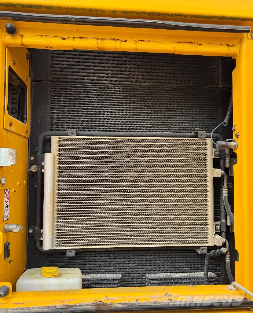 JCB 220 XL 4F 大型油圧ショベル12t以上（パワーショベル・ユンボ）