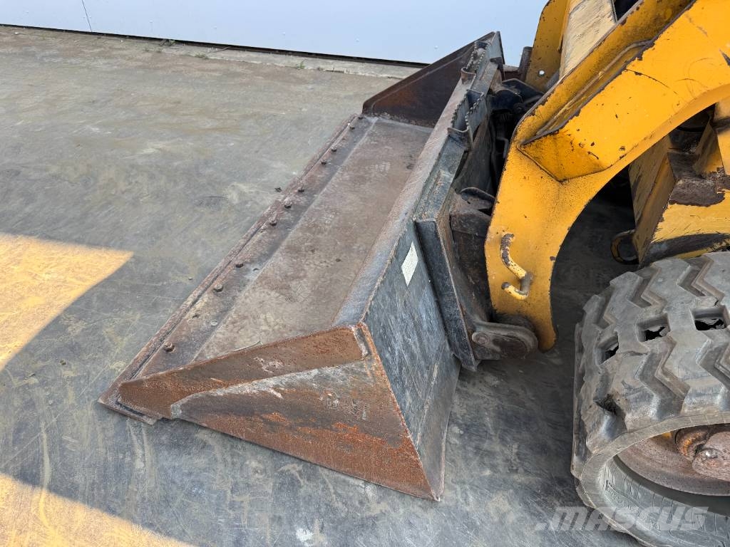 CAT 259D - Two-Speed Compact Track Loader 滑移装载机