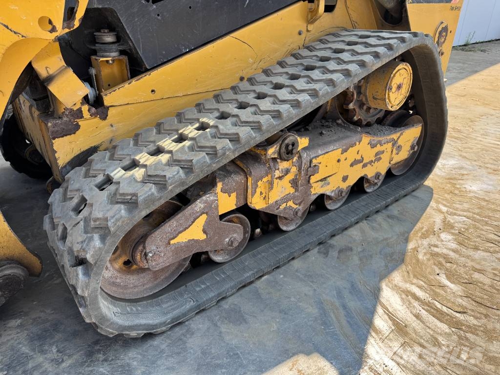 CAT 259D - Two-Speed Compact Track Loader 滑移装载机