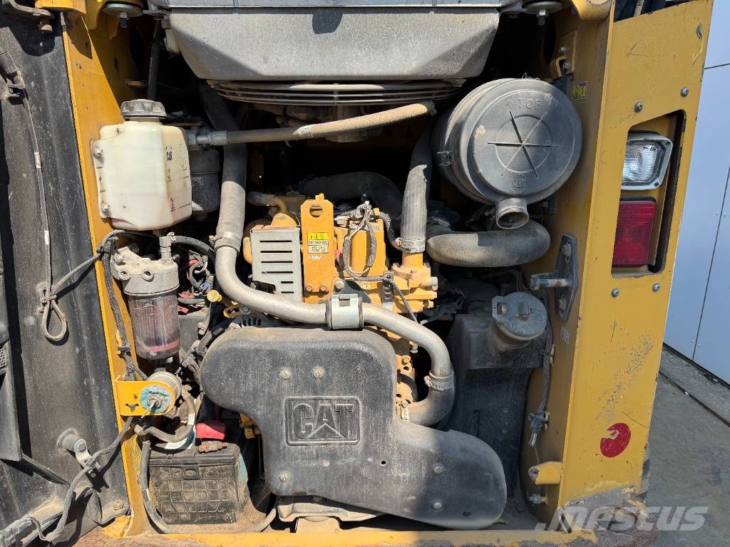 CAT 259D - Two-Speed Compact Track Loader 滑移装载机