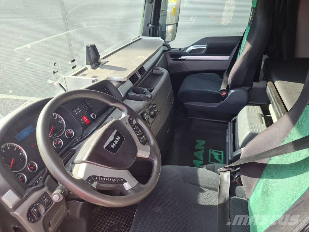 MAN 26.440 / 7.4m / LIFT Kamioni sa ciradom