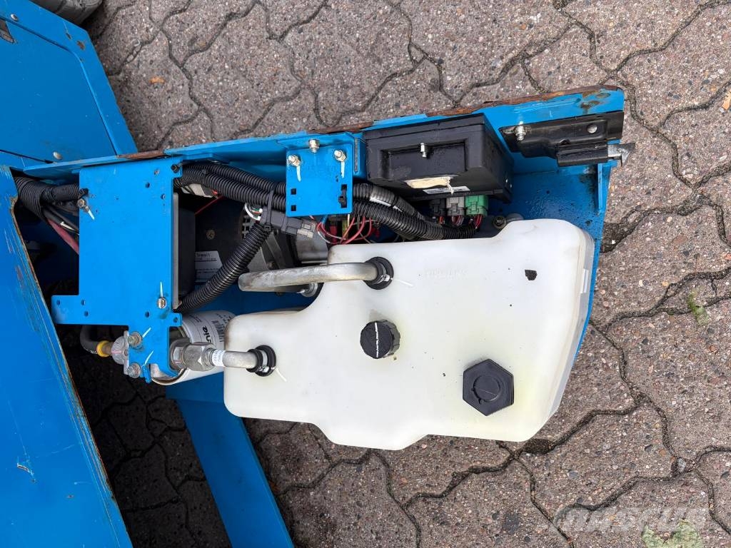 Genie GS 3246 رافعات مقصية الشكل