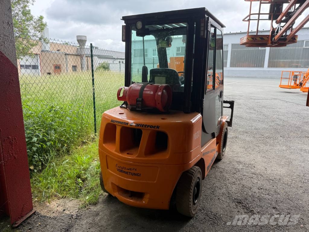 Genie GS 3246 رافعات مقصية الشكل