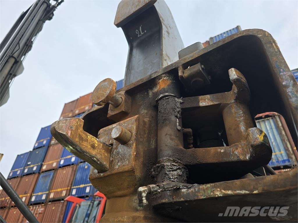 Kalmar DCG100-45ED7 コンテナハンドラー