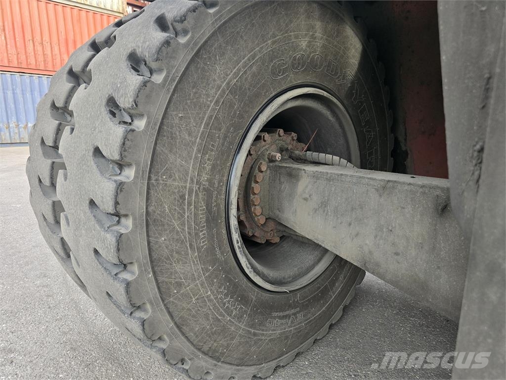 Kalmar DCG100-45ED7 コンテナハンドラー