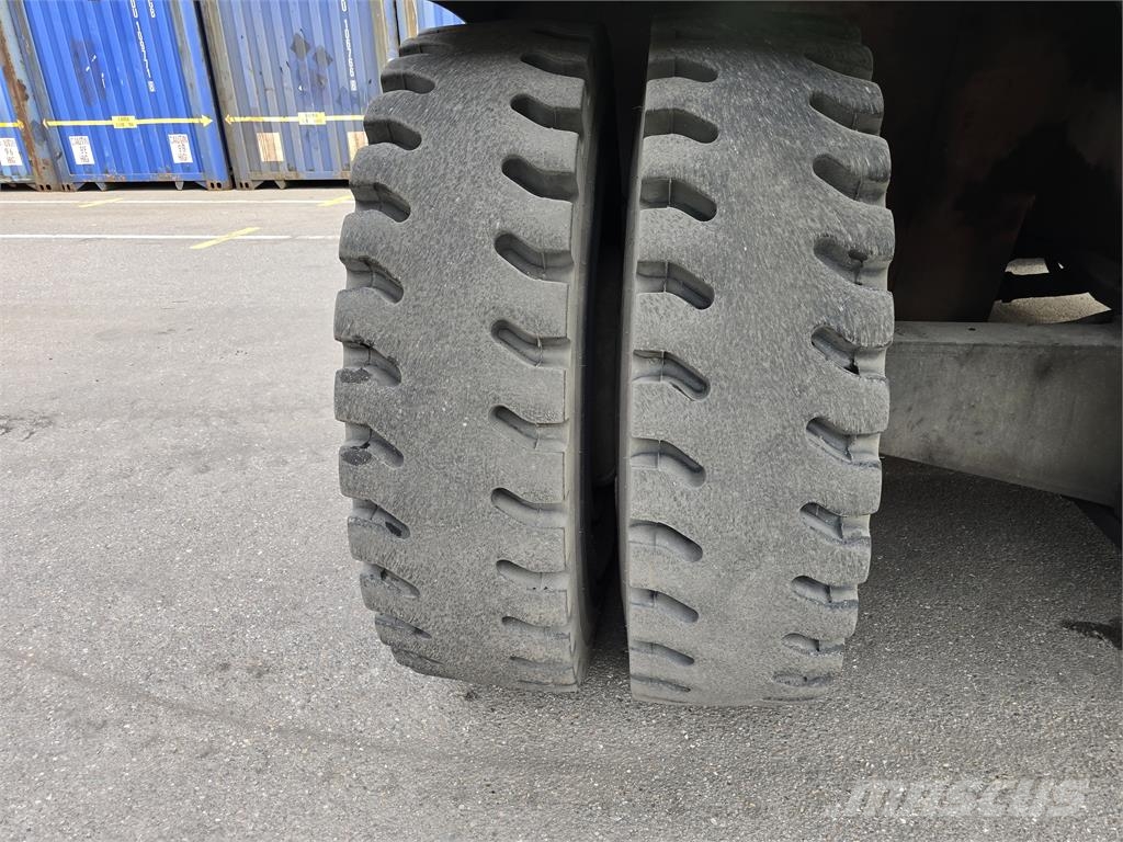 Kalmar DCG100-45ED7 コンテナハンドラー